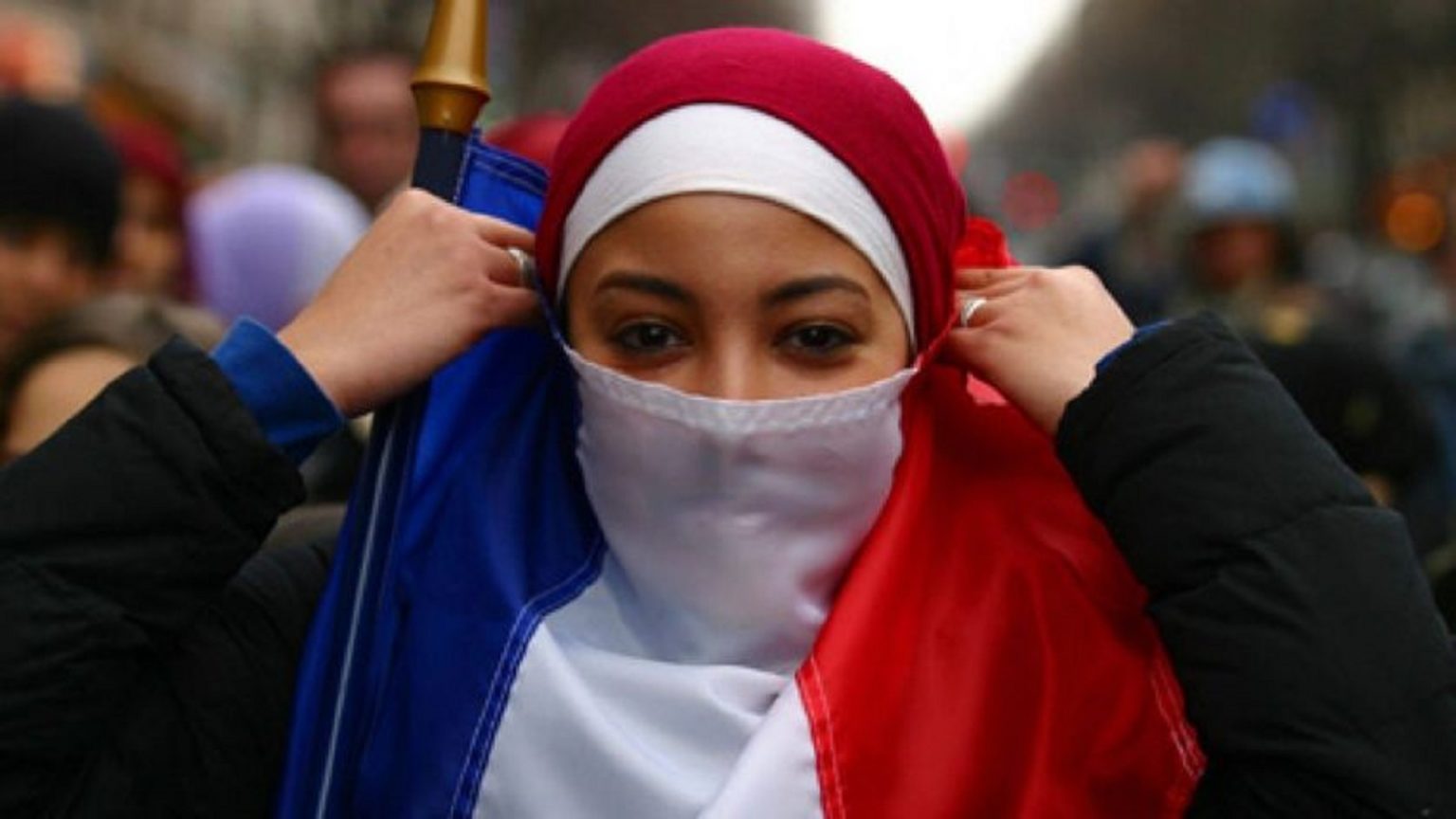 مشروع قانون فرنسي بحظر الحجاب في المسابقات الرياضية